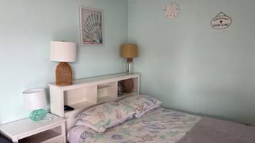 1 slaapkamer, een strijkplank/strijkijzer, wifi, beddengoed