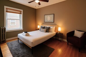 3 bedrooms, iron/ironing board, travel crib, WiFi - 3BR Sunny & Cozy Unit (Chicago)