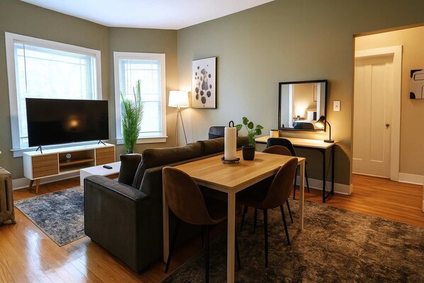 Interior - 3BR Sunny & Cozy Unit (Chicago)