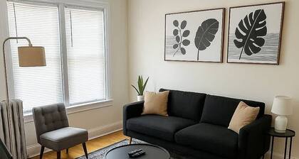 Cozy 1BR Apartment in Rogers Park