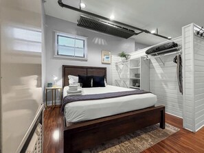 WiFi, bed sheets - Chic & Fully Furnished Urban Studio Apartment (Chicago)