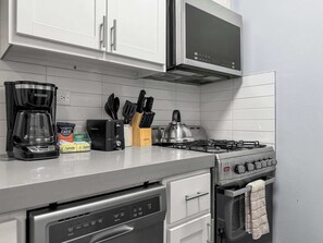 Fridge, microwave, oven, stovetop - Chic & Fully Furnished Urban Studio Apartment (Chicago)