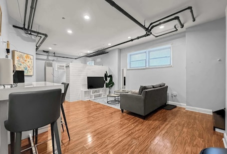 TV, offices. Chic & Fully Furnished Urban Studio Apartment