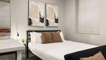 Iron/ironing board, travel cot, WiFi