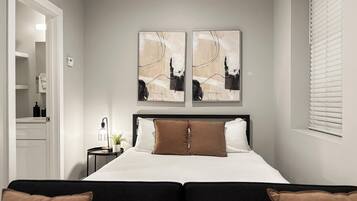 Iron/ironing board, travel cot, WiFi