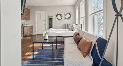 Bright, Clean, and Furnished Studio Unit