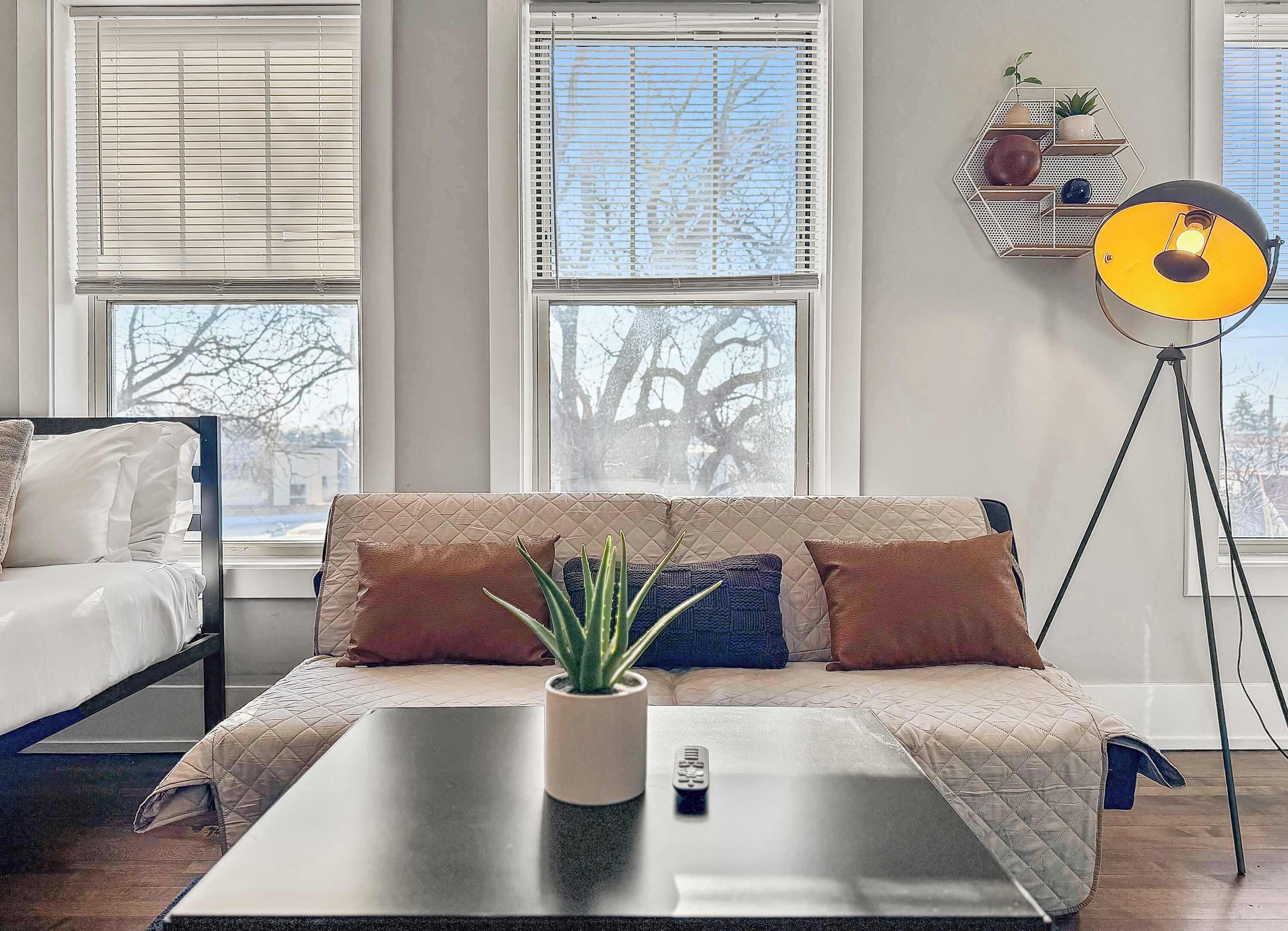 Een televisie en een kantoor