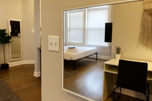 Bügeleisen/Bügelbrett, Reisekinderbett, WLAN, Bettwäsche
