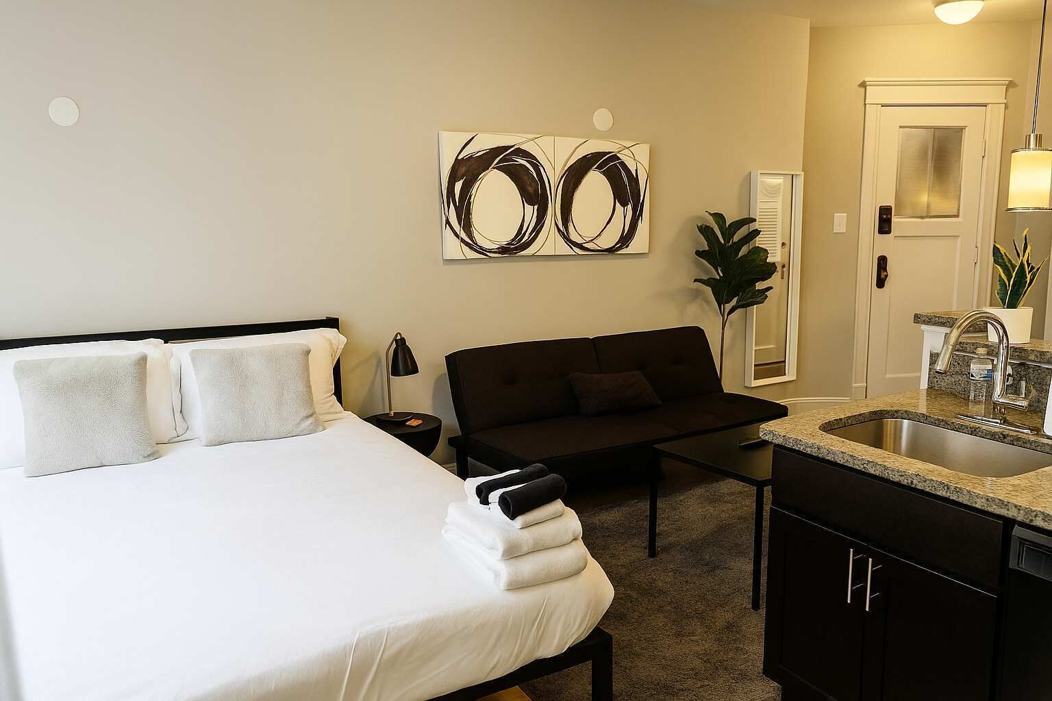 Bügeleisen/Bügelbrett, Reisekinderbett, WLAN, Bettwäsche