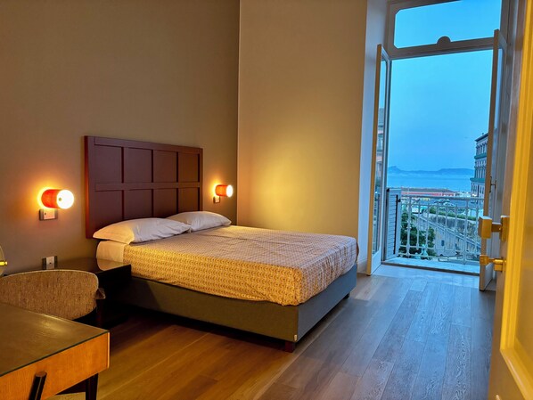 Minibar, desk, soundproofing, free WiFi