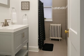 淋浴设施、吹风机、毛巾