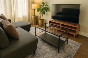 テレビ、書斎 / ワークスペース