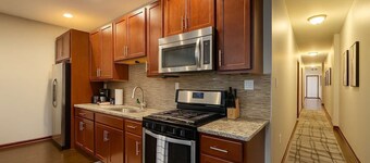 2BR Airy Apt w/ Free Parking