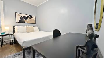 2 slaapkamers, een strijkplank/strijkijzer, reisbedje, wifi