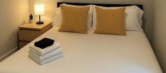 Urban Comfort • 2BR in West Town