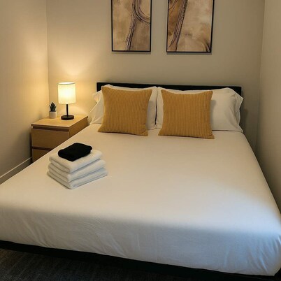 Urban Comfort • 2BR in West Town