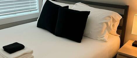 2 soverom, strykejern/-brett, reiseseng for barn og wi-fi