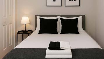 2 habitaciones, tabla de planchar con plancha, cuna de viaje y wifi