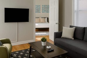 TV - 2BR on N Halsted St: Lakeview Living (Chicago)