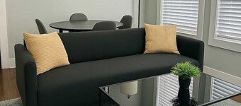 Lakeview 2BR Cozy Apartment