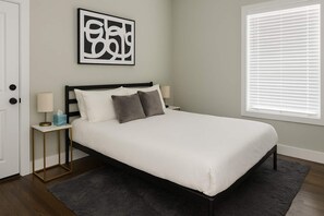 2 bedrooms, iron/ironing board, WiFi, bed sheets - Lakeview 2BR Cozy Apartment (Chicago)