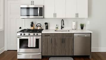 Réfrigérateur, micro-ondes, four, plaque de cuisson