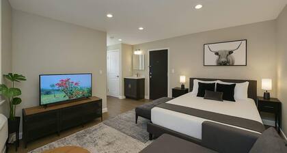 Chic & Stylish Studio w/ Modern Kitchen