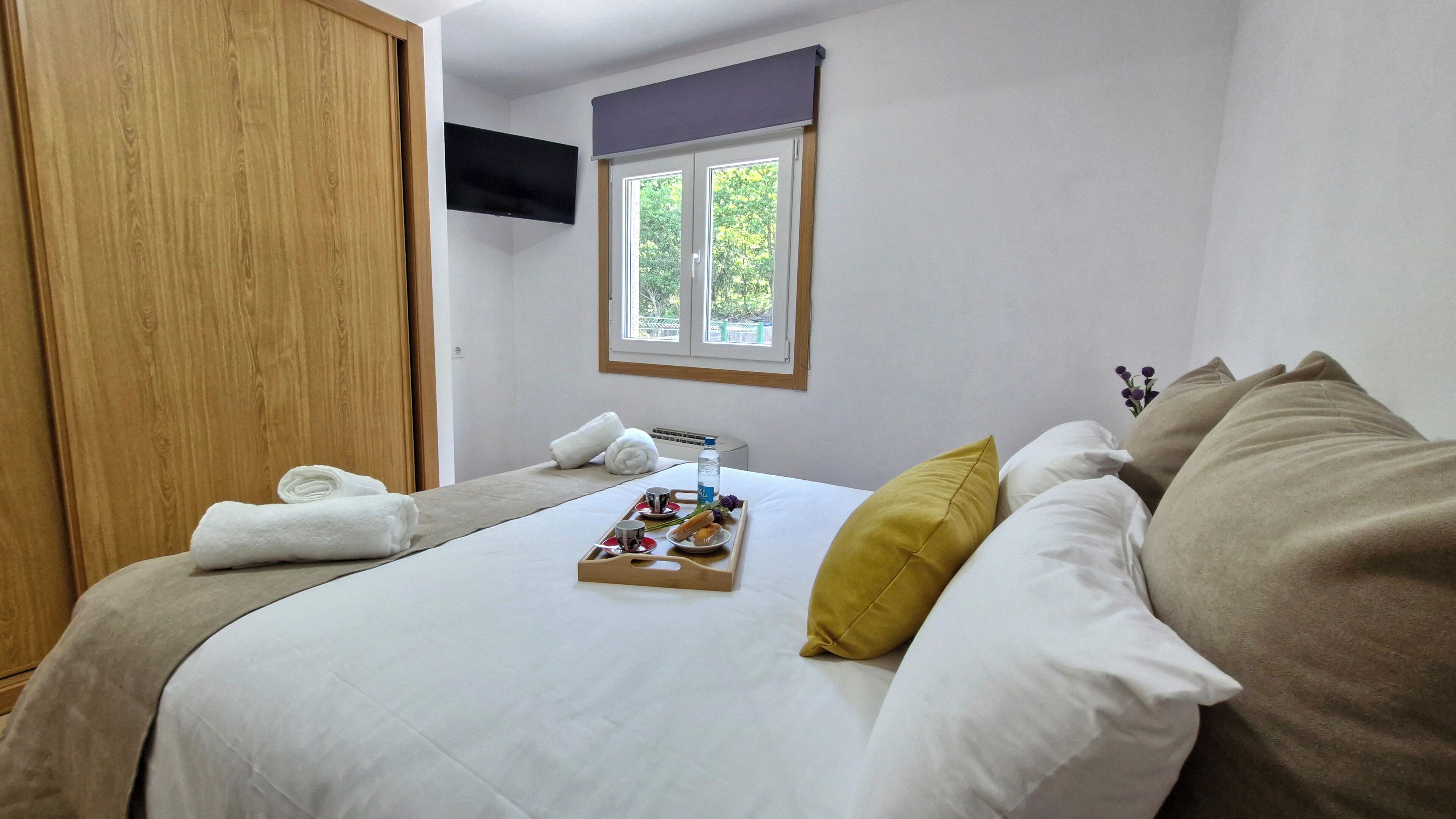 2 slaapkamers, een strijkplank/strijkijzer, reisbedje, gratis wifi