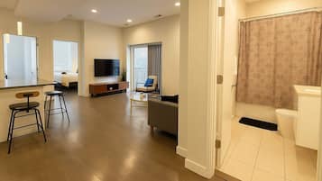 3 bedrooms, iron/ironing board, travel crib, WiFi