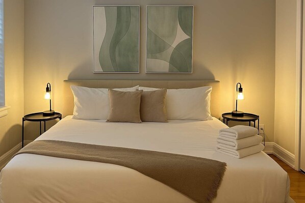 2 soverom, strykejern/-brett, reiseseng for barn og wi-fi