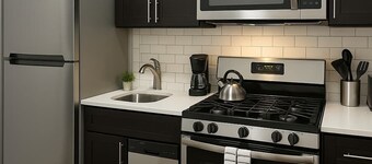 Spacious 2BR Near Dining & Shops