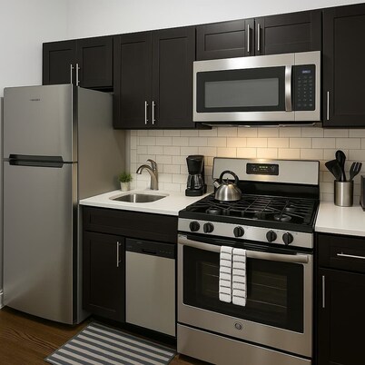 Spacious 2BR Near Dining & Shops