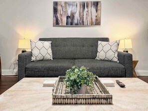 TV, offices - Roscoe Retreat · Cozy 2BR in Chicago (Chicago)