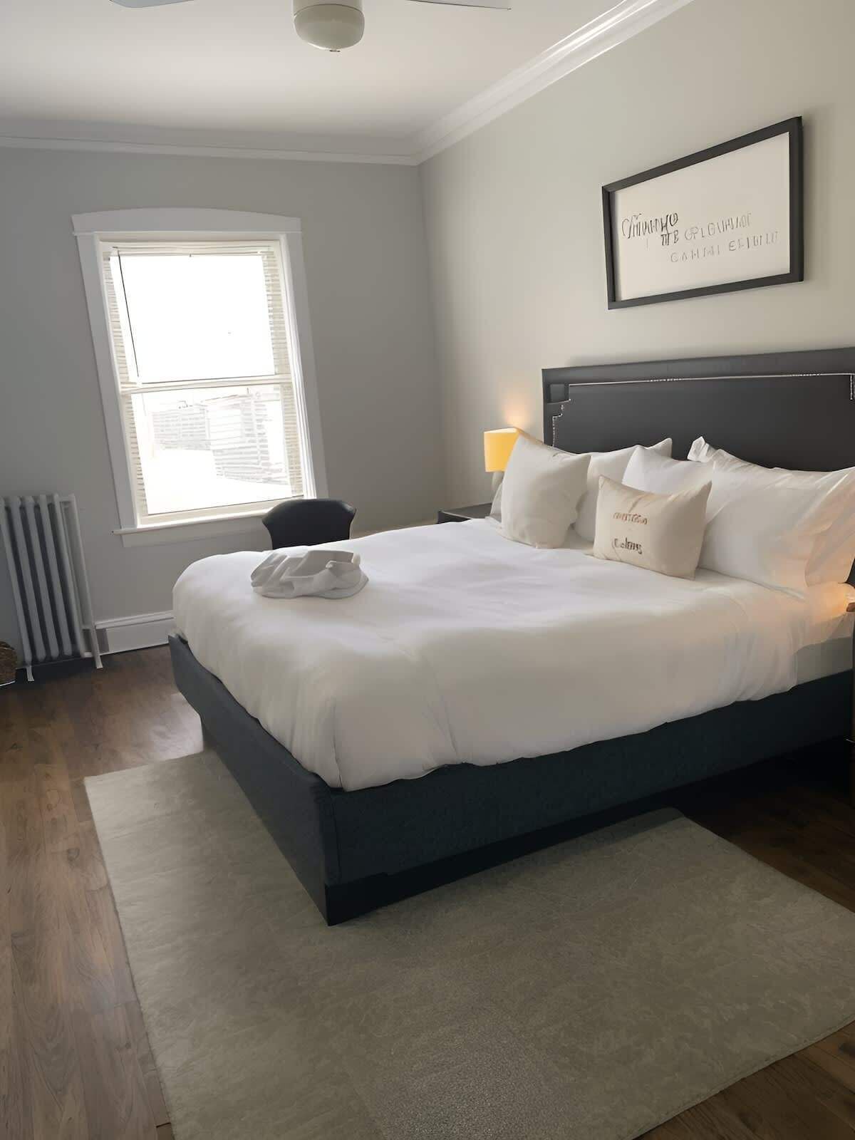 2 slaapkamers, een strijkplank/strijkijzer, reisbedje, wifi