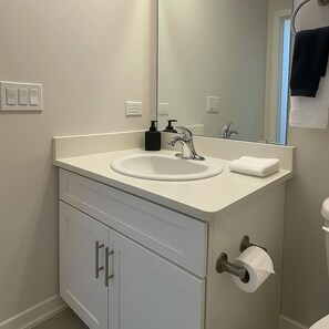 تجهيزات دش، مجففات شعر، مناشف