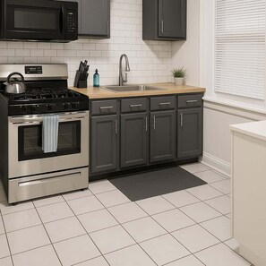 Fridge, microwave, oven, stovetop