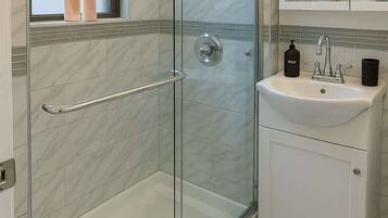 Suihku, hiustenkuivaaja