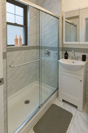 Douche, sèche-cheveux