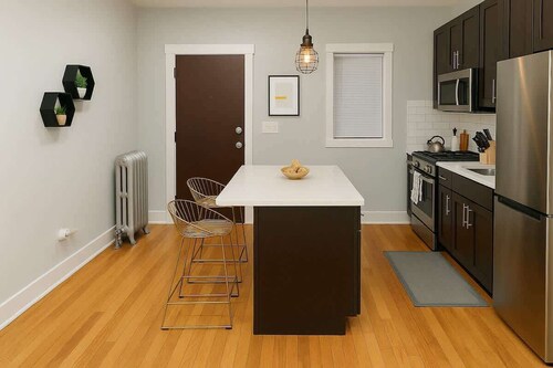 Cozy Studio in Jefferson Park