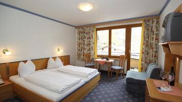 Hypo-allergenic bedding, in-room safe, blackout curtains