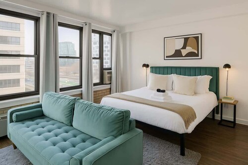 Stylish HydePark Studio Retreat