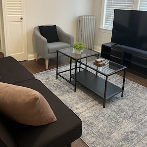 Een televisie en een kantoor