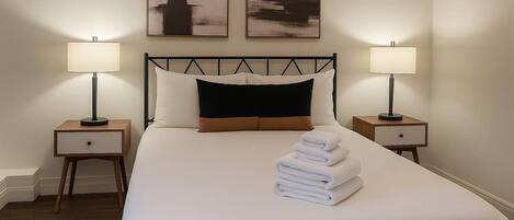 1 slaapkamer, een strijkplank/strijkijzer, wifi, beddengoed