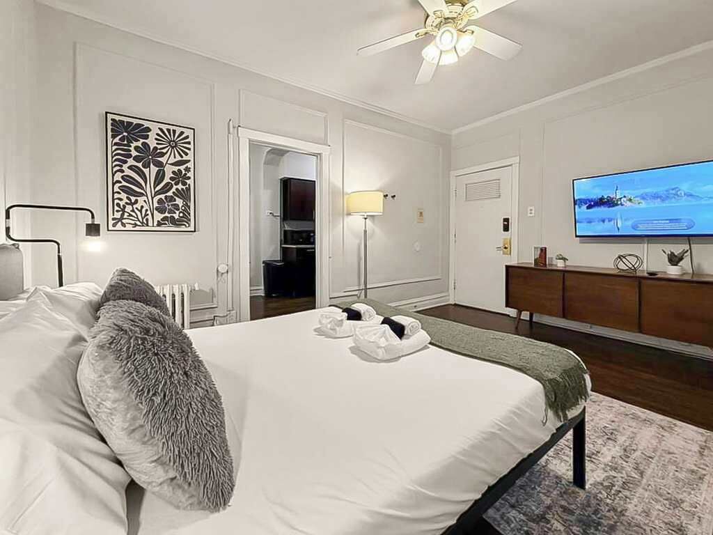 Strykejern/-brett, reiseseng for barn, wi-fi og sengetøy