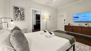 Strykejern/-brett, reiseseng for barn, wi-fi og sengetøy