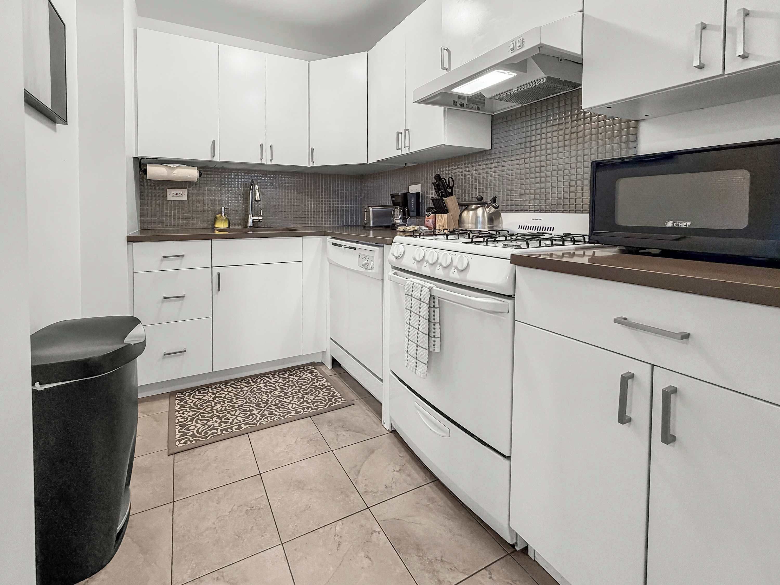 雪櫃、微波爐、焗爐、爐具