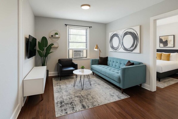 TV, offices - Well-Appointed &Vibrant 2BR Apt (Chicago)