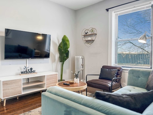 Cozy 2BR with King Beds + Full Kitchen