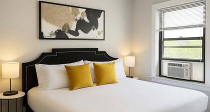 Well-Appointed &Vibrant 2BR Apt