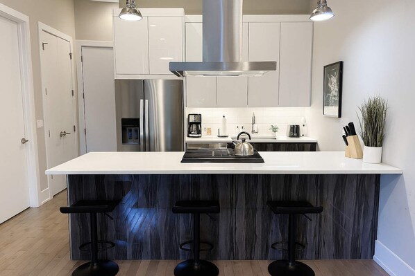 Fridge, microwave, oven, stovetop